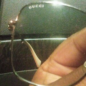 I'm selling my Gucci glasses